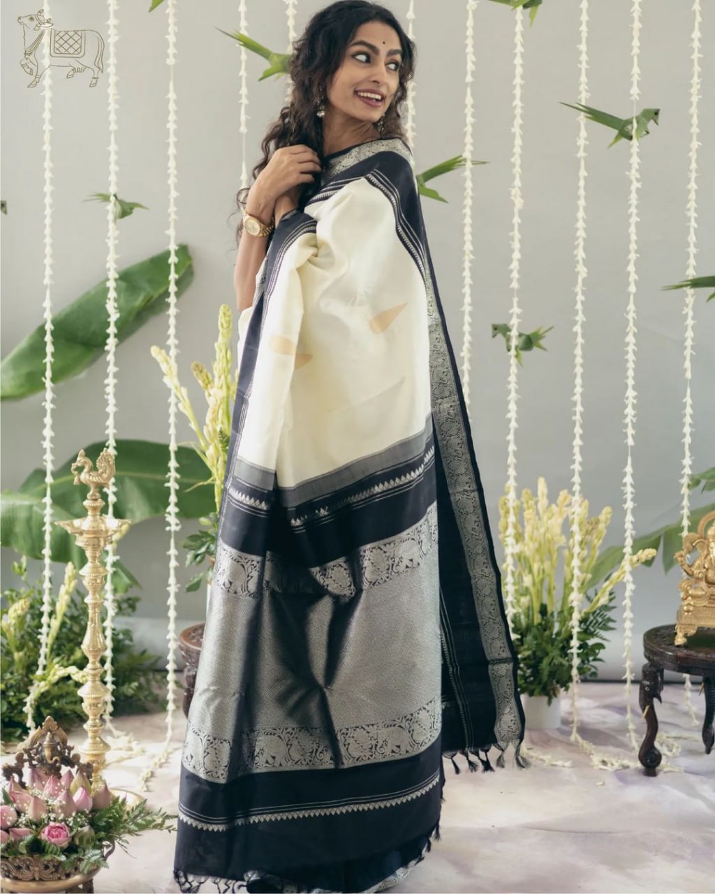 Women Kanjeevaram Saree with Contrast Pallu