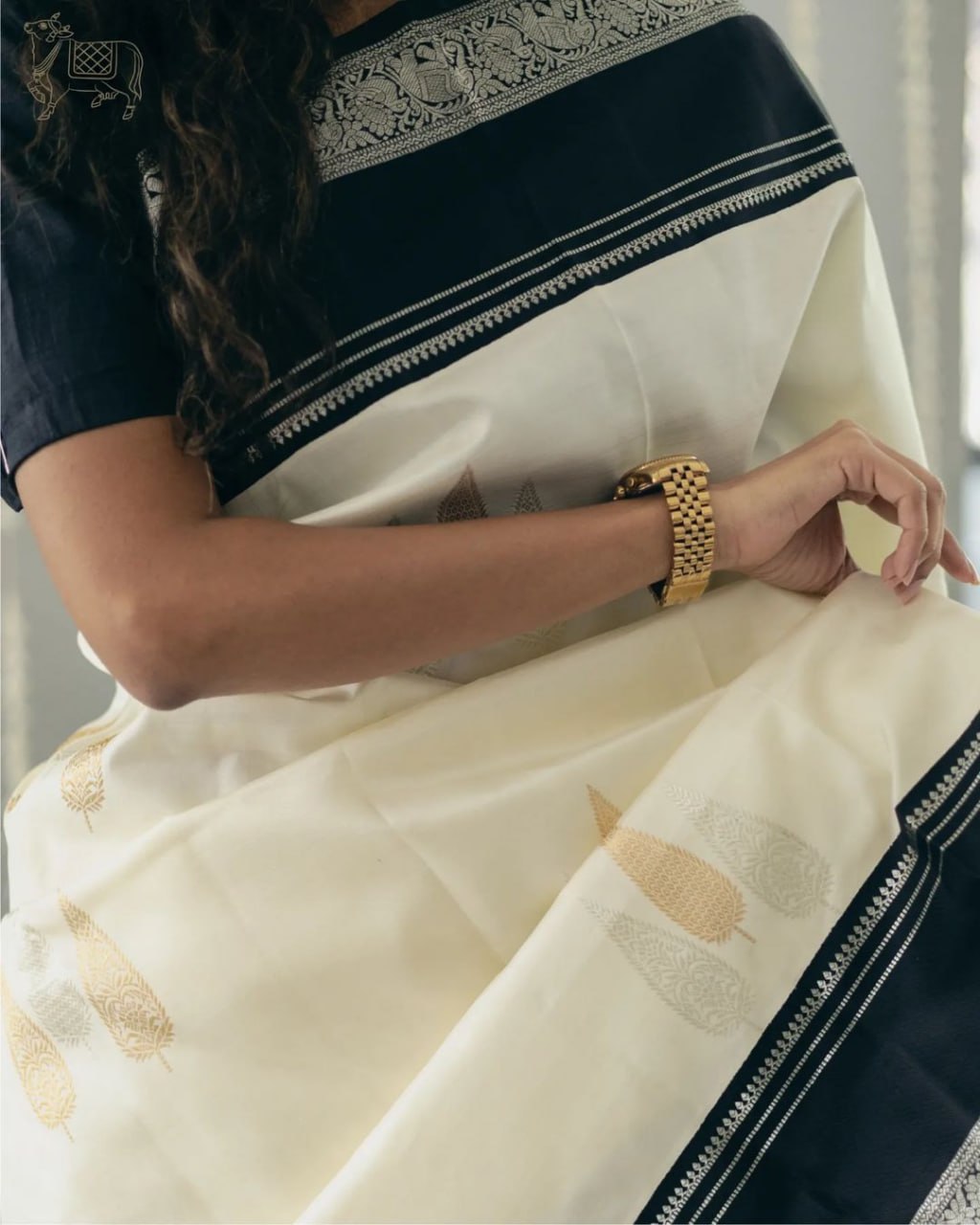 Women Kanjeevaram Saree with Contrast Pallu