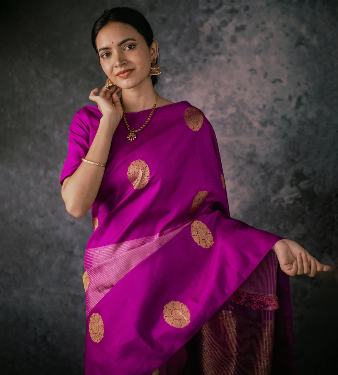 omen Floral Woven Saree with Contrast Border