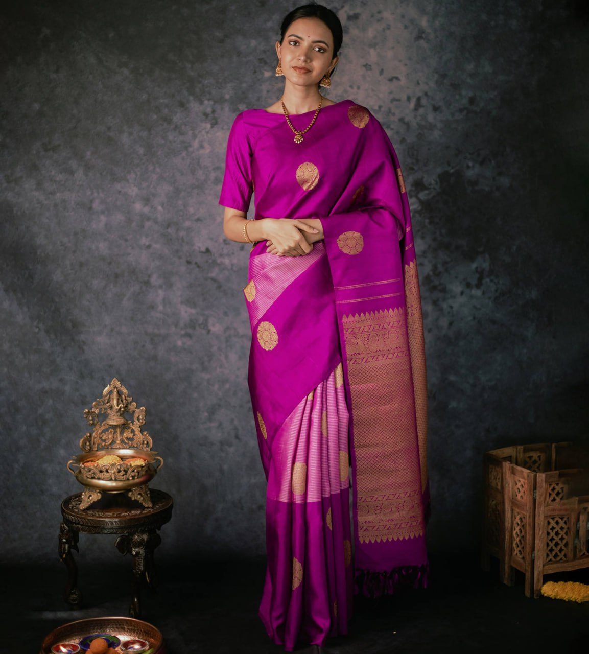 omen Floral Woven Saree with Contrast Border