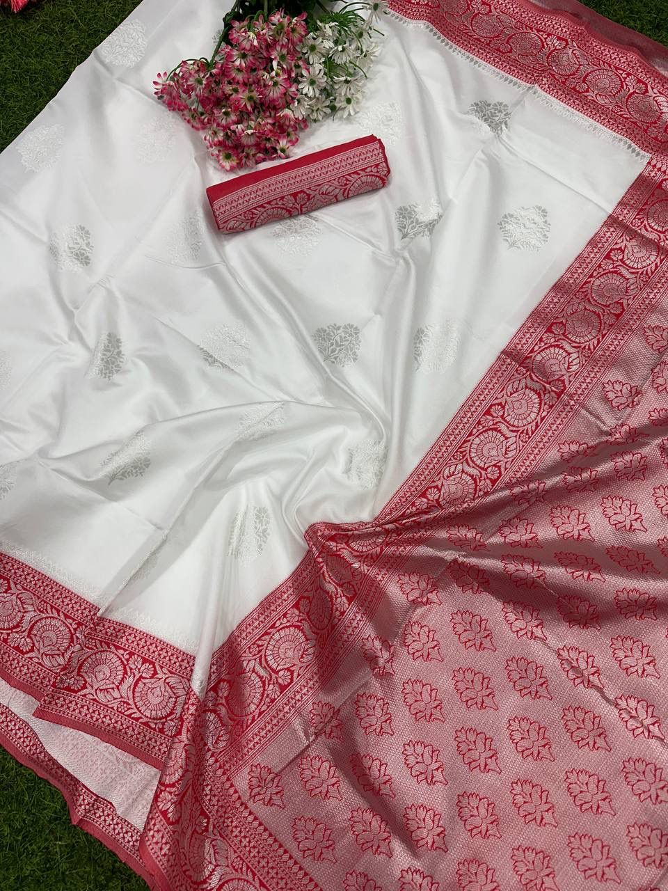 Self Design Banarasi Art Silk Saree  (White)