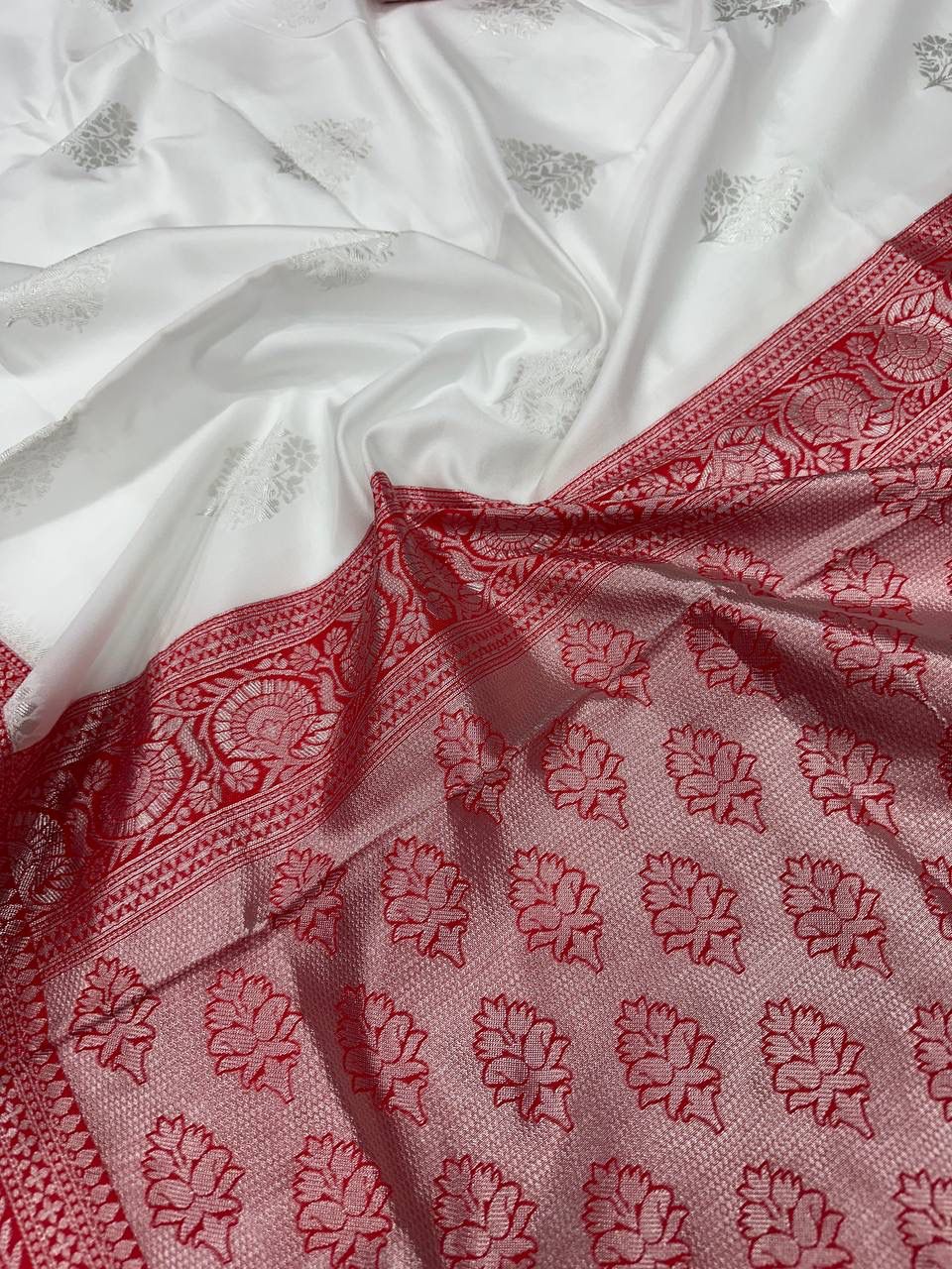 Self Design Banarasi Art Silk Saree  (White)