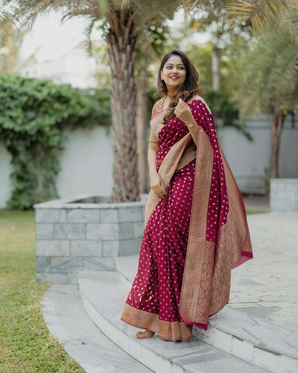 bollywood jaqured saree with blouse peach