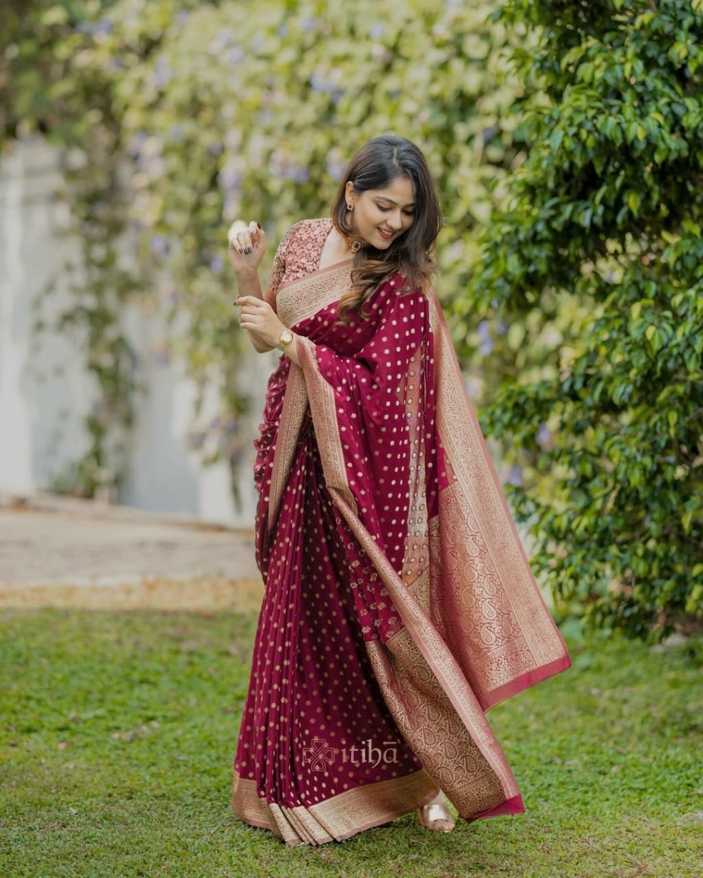 bollywood jaqured saree with blouse peach