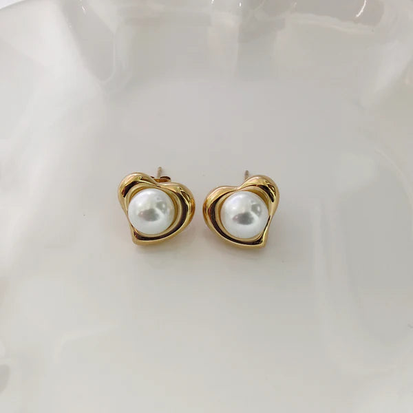 LARISHA PEARL EARRING